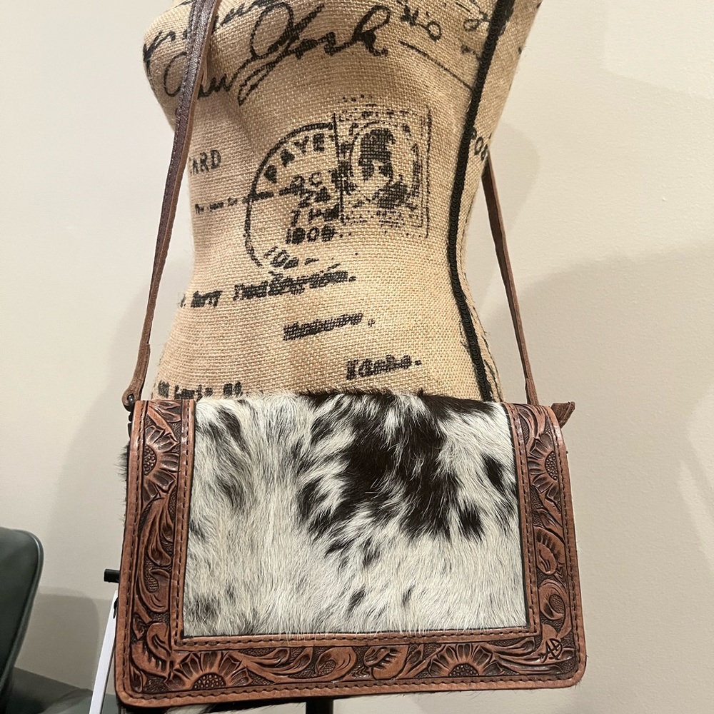 NWT American Darling Hide & Leather crossbody/clutch.
